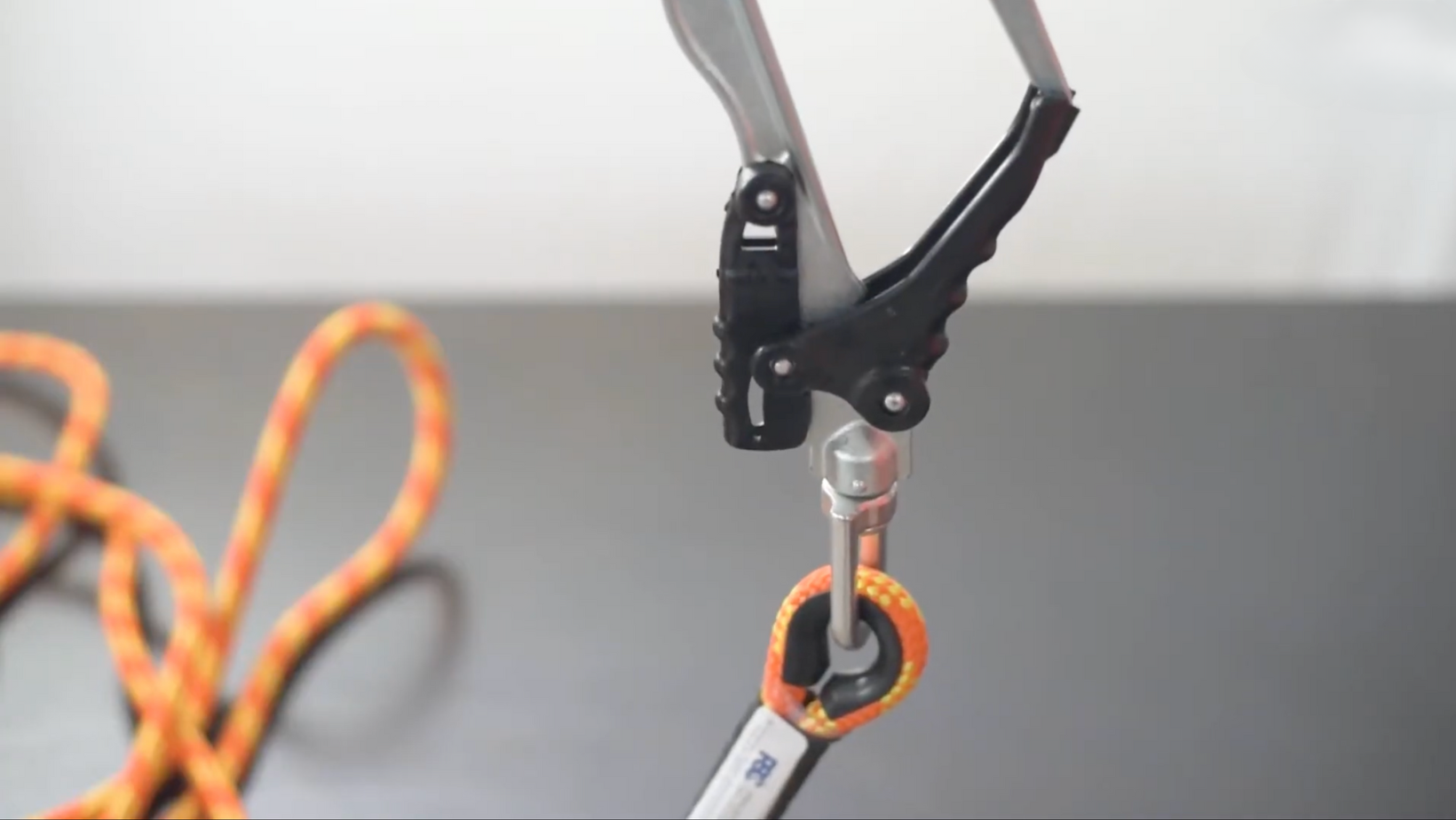 lifting tagline rope with crabiner